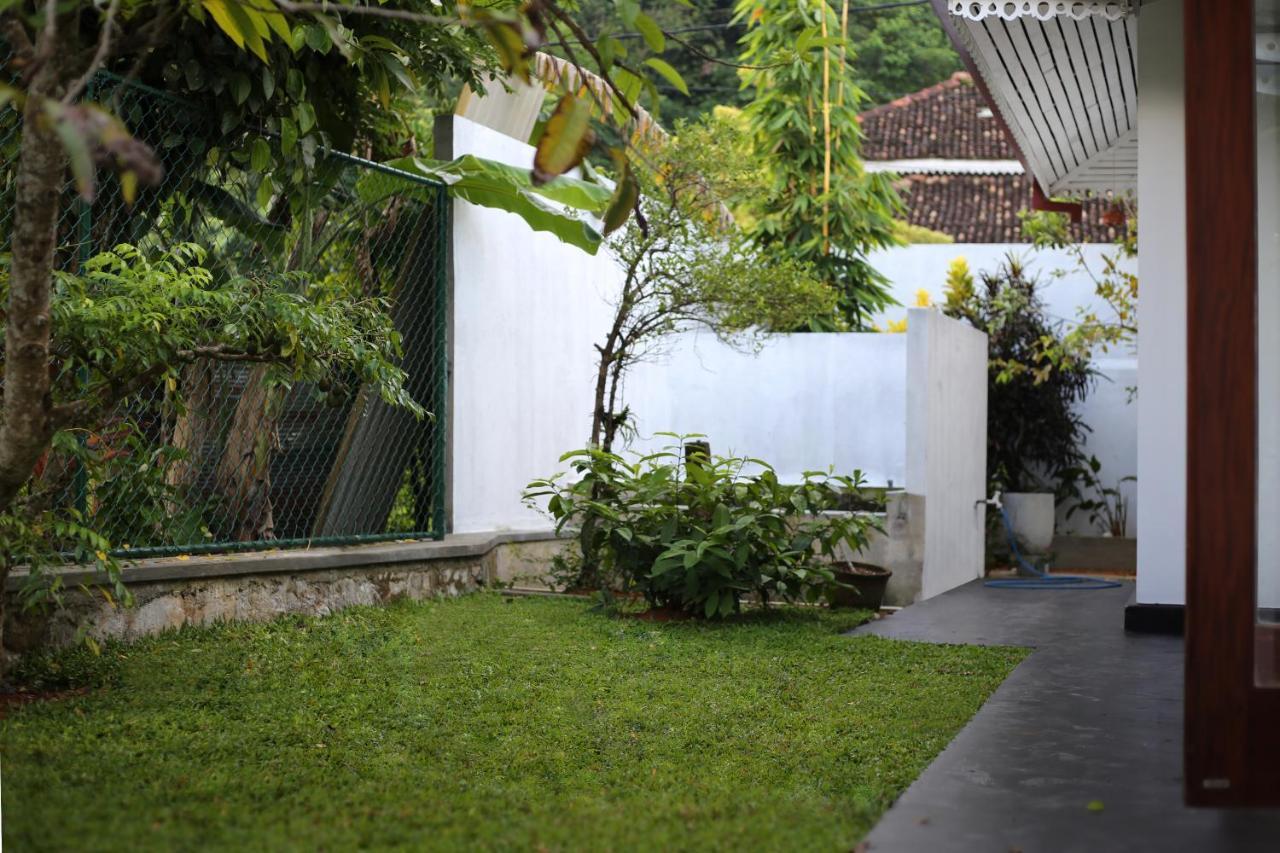 Triple Edge Villa Unawatuna Exterior photo